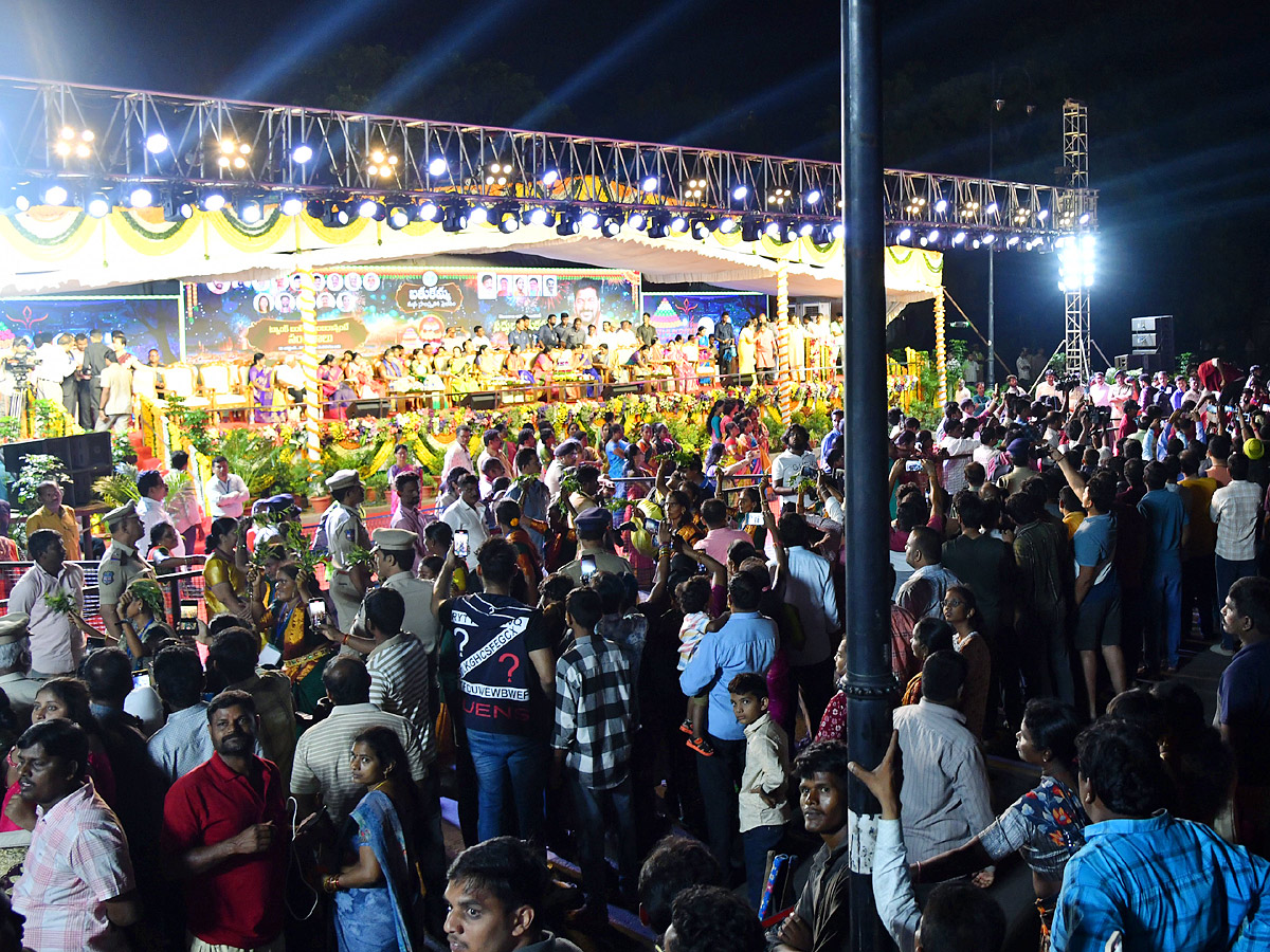 Grand Celebrations of Saddula Bathukamma in Telangana Photos23