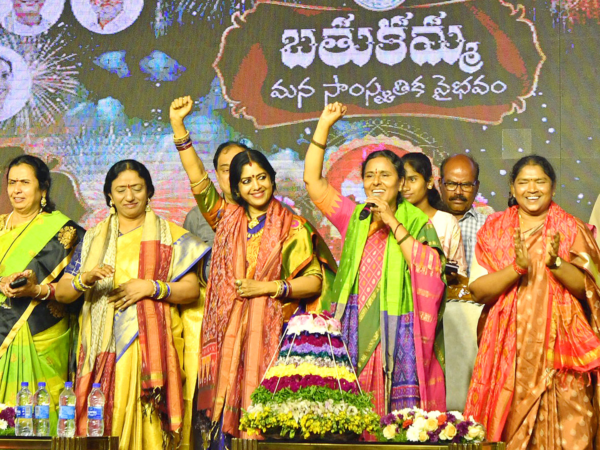 Grand Celebrations of Saddula Bathukamma in Telangana Photos24