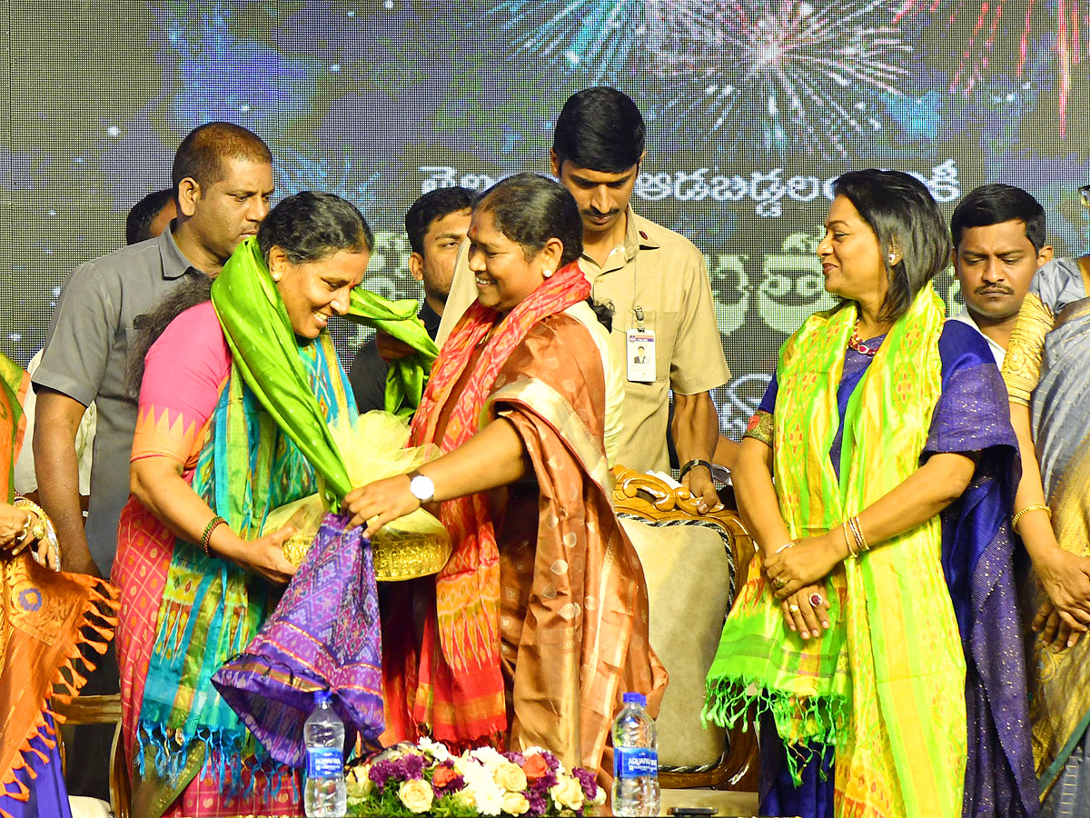 Grand Celebrations of Saddula Bathukamma in Telangana Photos25