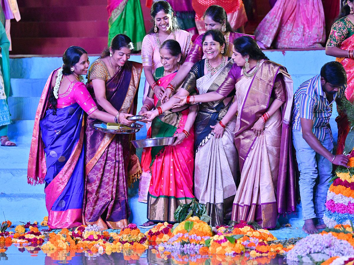 Grand Celebrations of Saddula Bathukamma in Telangana Photos31