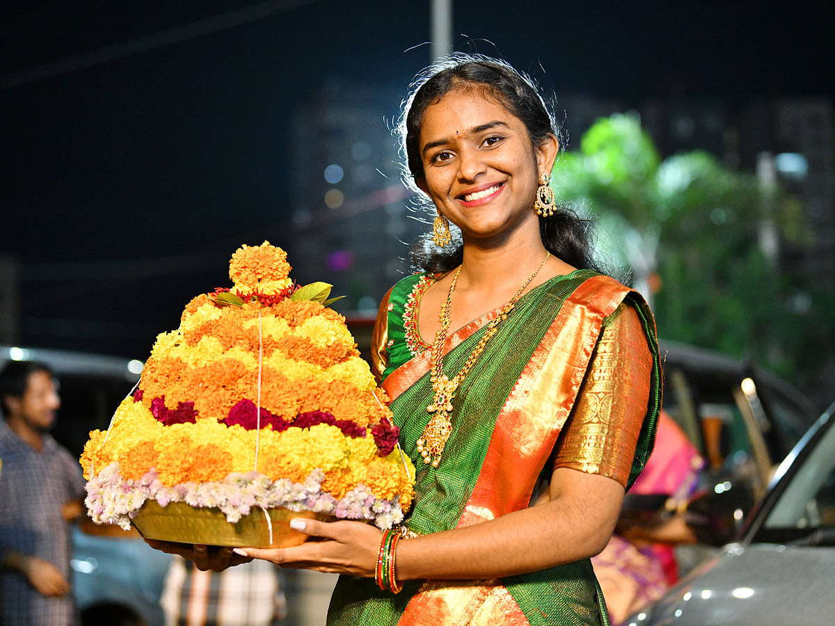 Grand Celebrations of Saddula Bathukamma in Telangana Photos35