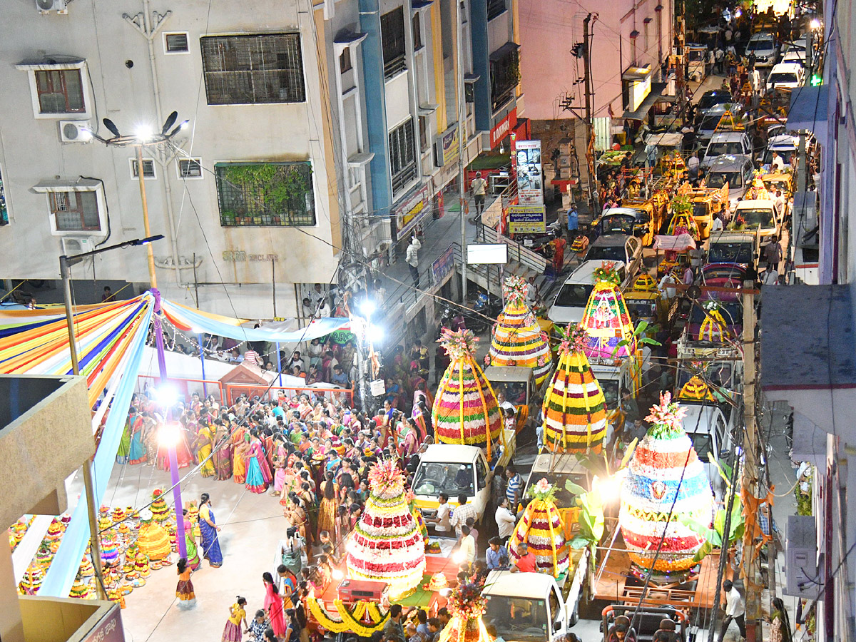 Grand Celebrations of Saddula Bathukamma in Telangana Photos38