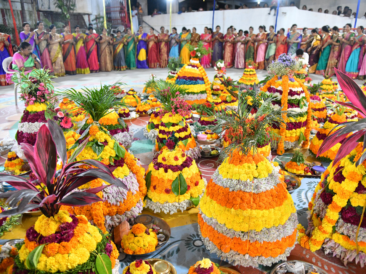 Grand Celebrations of Saddula Bathukamma in Telangana Photos39