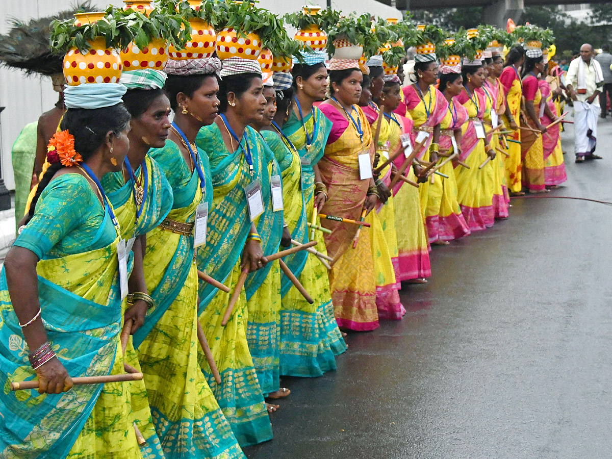 Grand Celebrations of Saddula Bathukamma in Telangana Photos6