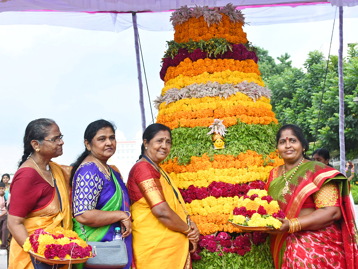 Grand Celebrations of Saddula Bathukamma in Telangana Photos10