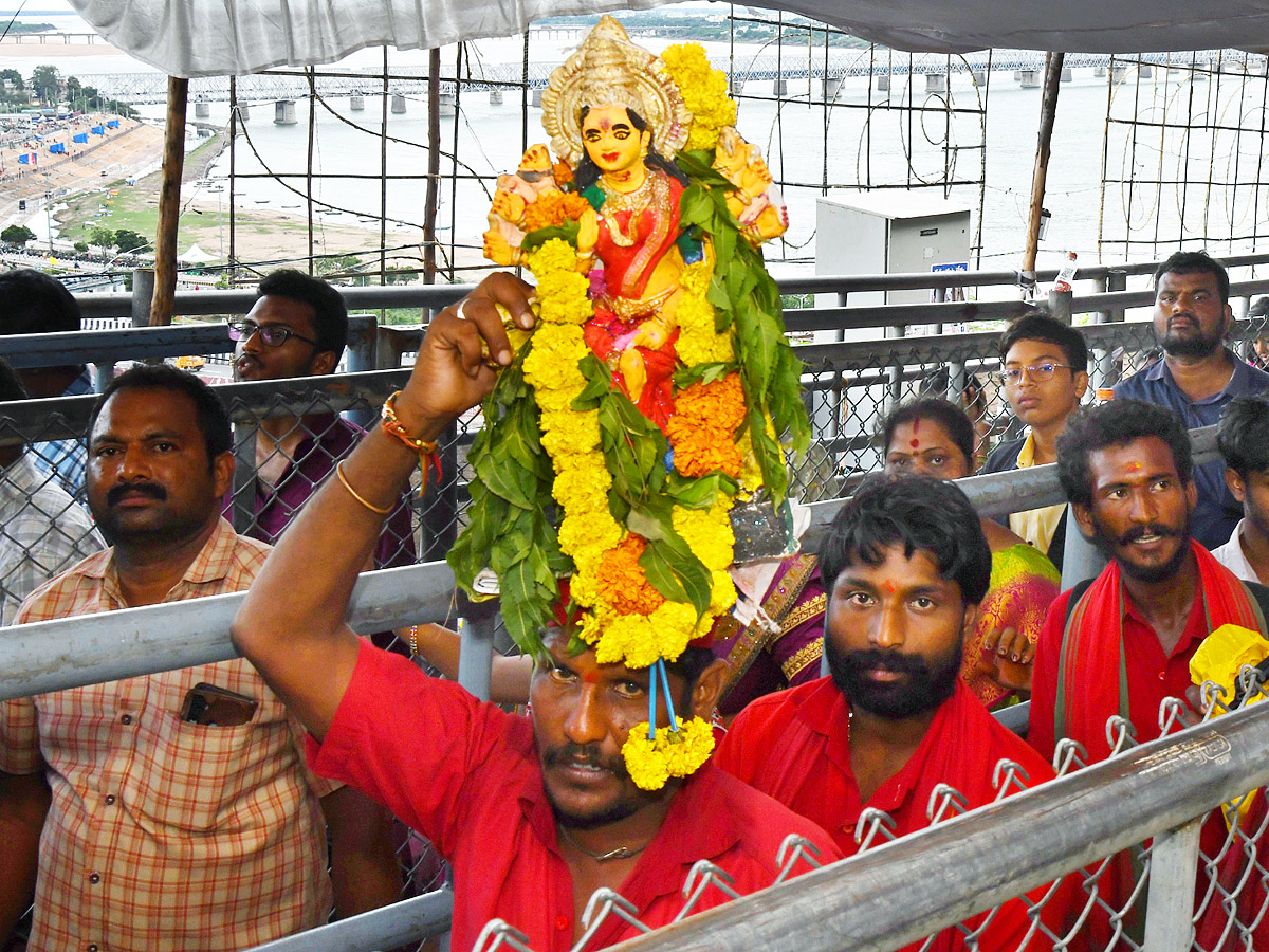 Vijayawada kanakadurga as mahishasuramardini on 9th day of Dussehra Photos22