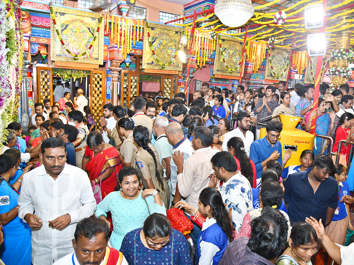 Vijayawada kanakadurga as mahishasuramardini on 9th day of Dussehra Photos23