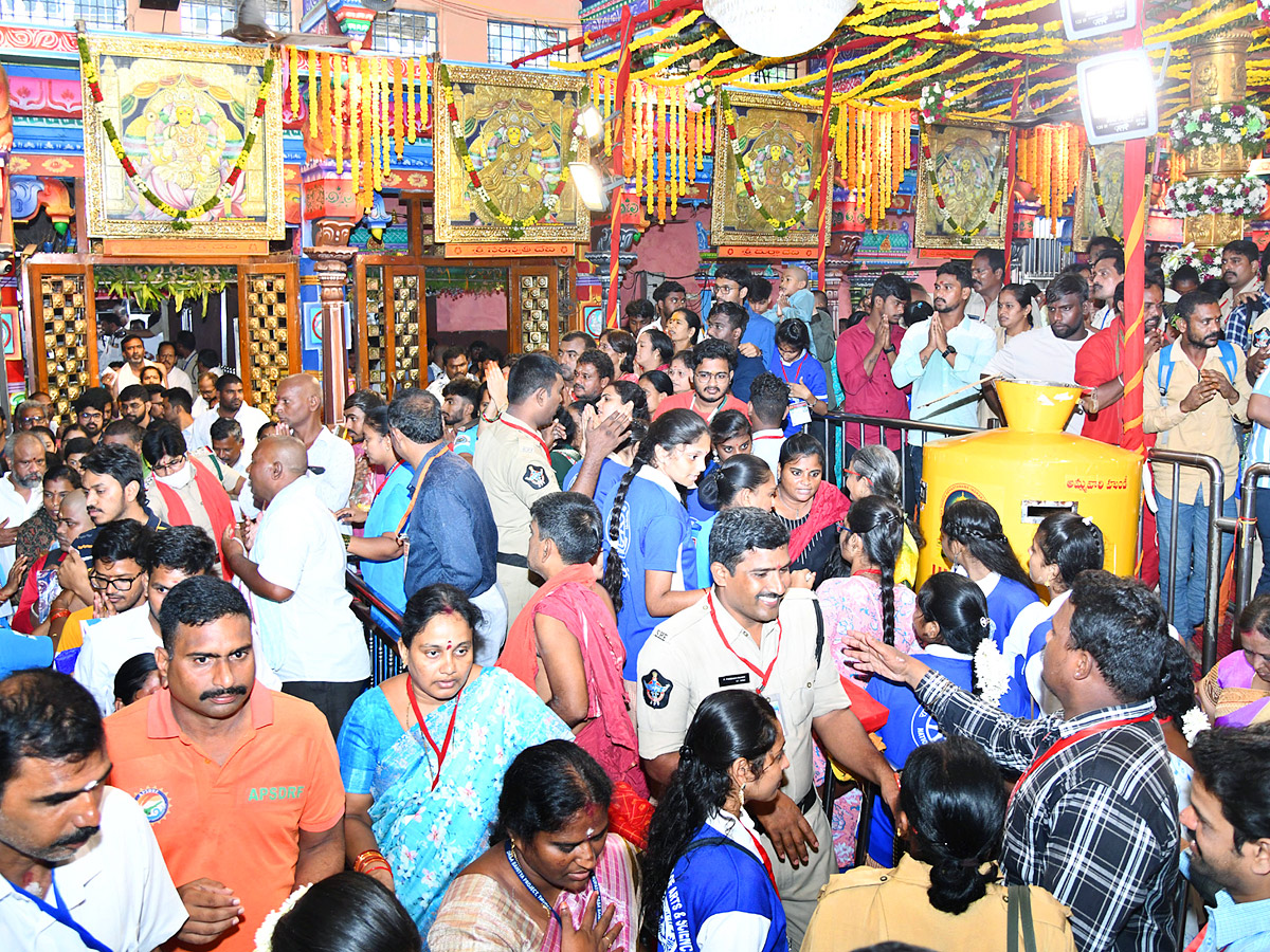 Vijayawada kanakadurga as mahishasuramardini on 9th day of Dussehra Photos24