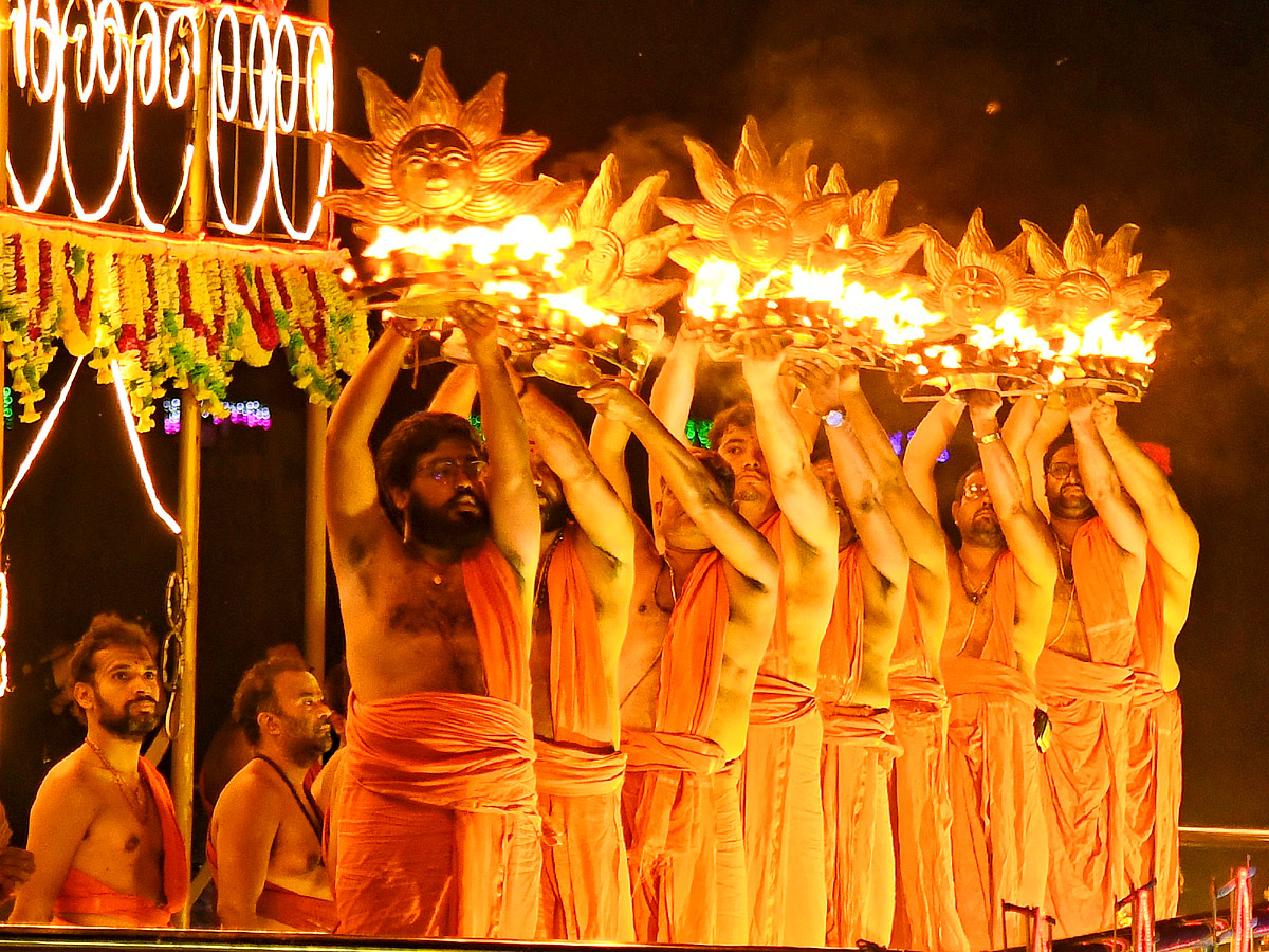 Vijayawada kanakadurga as mahishasuramardini on 9th day of Dussehra Photos6