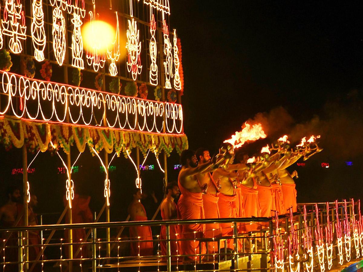 Vijayawada kanakadurga as mahishasuramardini on 9th day of Dussehra Photos7