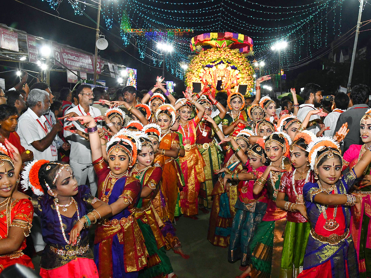 Vijayawada kanakadurga as mahishasuramardini on 9th day of Dussehra Photos8