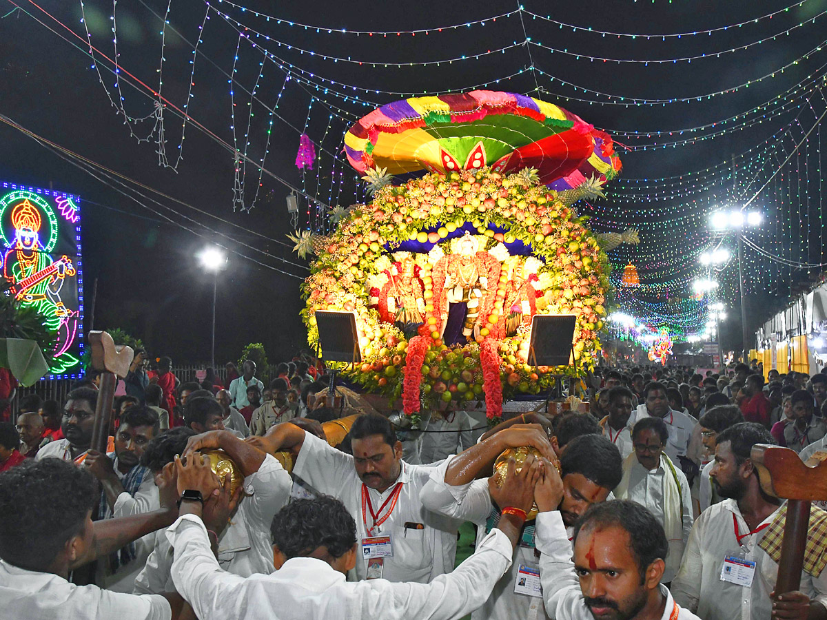 Vijayawada kanakadurga as mahishasuramardini on 9th day of Dussehra Photos9