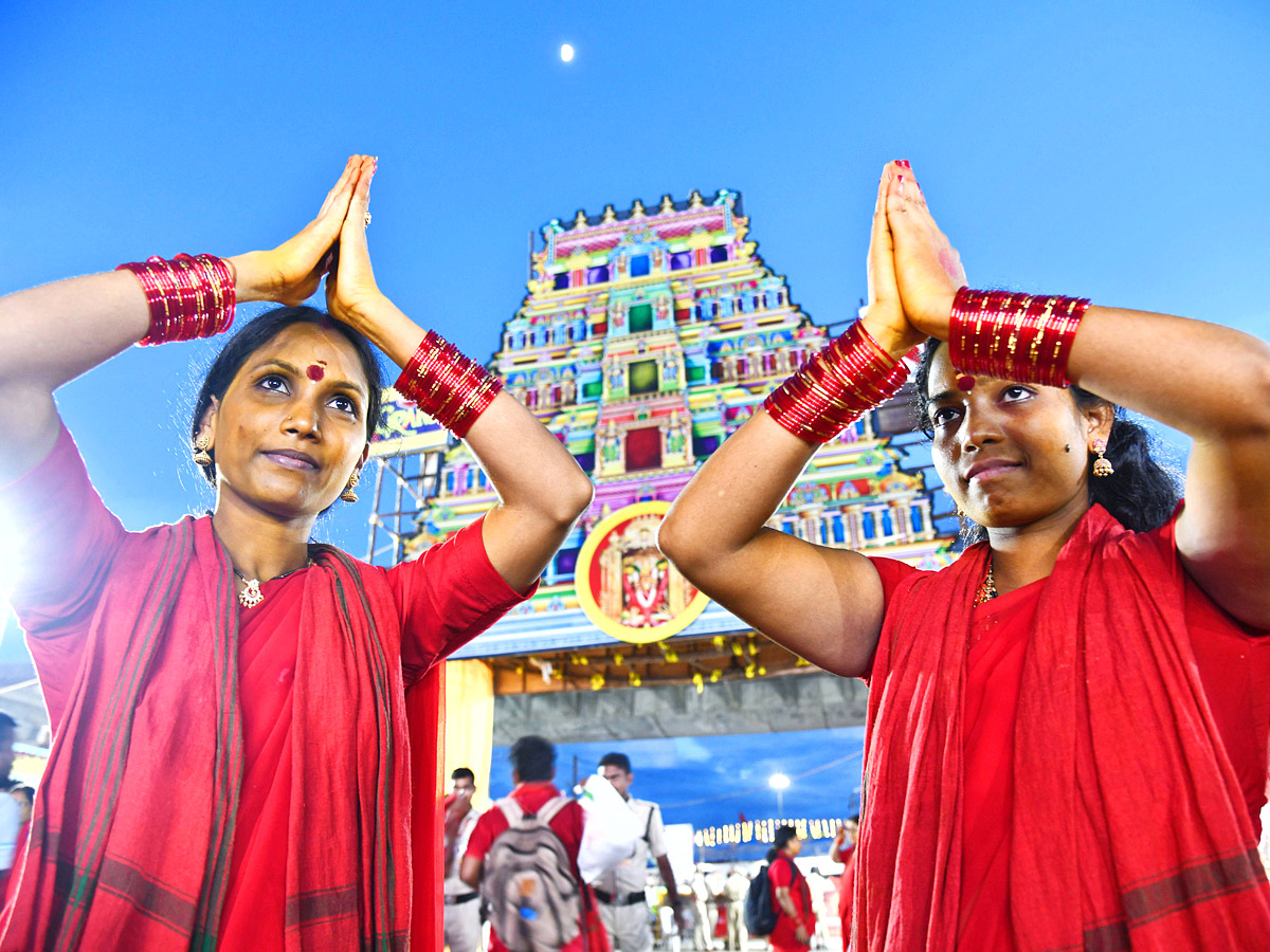 Vijayawada kanakadurga as mahishasuramardini on 9th day of Dussehra Photos11