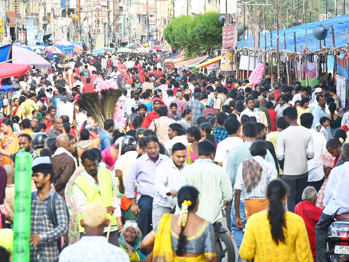 Vijayawada kanakadurga as mahishasuramardini on 9th day of Dussehra Photos18