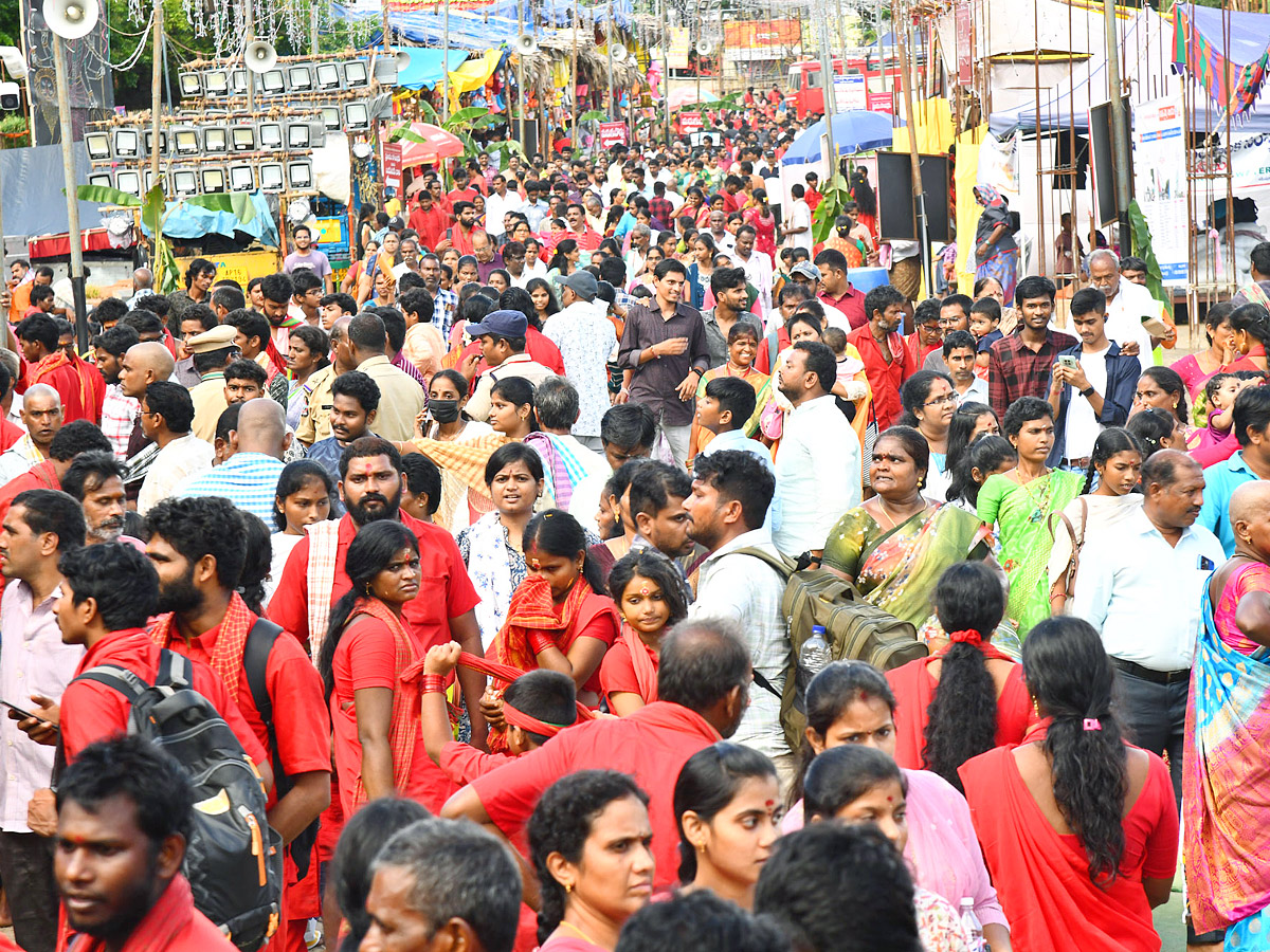 Vijayawada kanakadurga as mahishasuramardini on 9th day of Dussehra Photos19