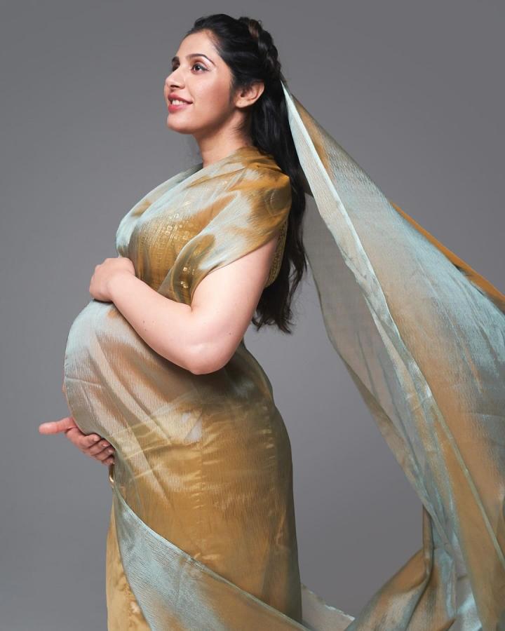 Fashion Stylist Prerna Chhabra  Amazing Maternity Photoshoot Goes Viral2