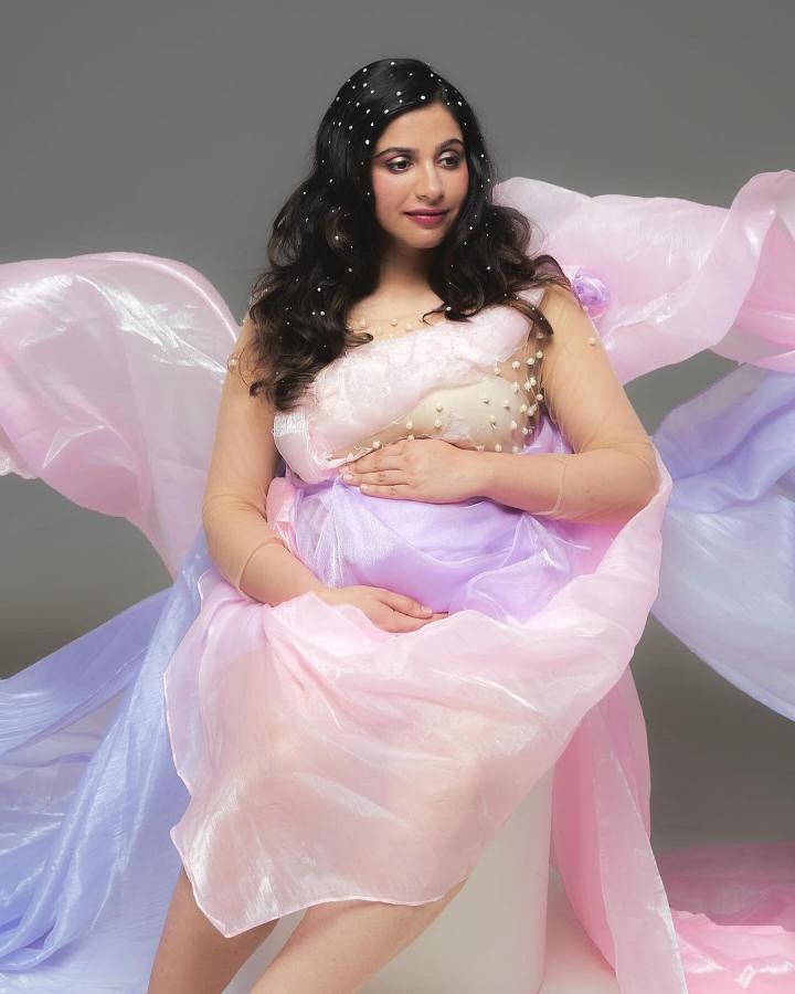 Fashion Stylist Prerna Chhabra  Amazing Maternity Photoshoot Goes Viral3