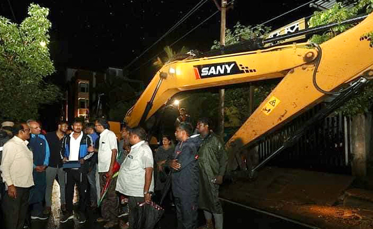 Chennai braces for heavy rainfall, several districts in Tamil Nadu Photo Gallery10