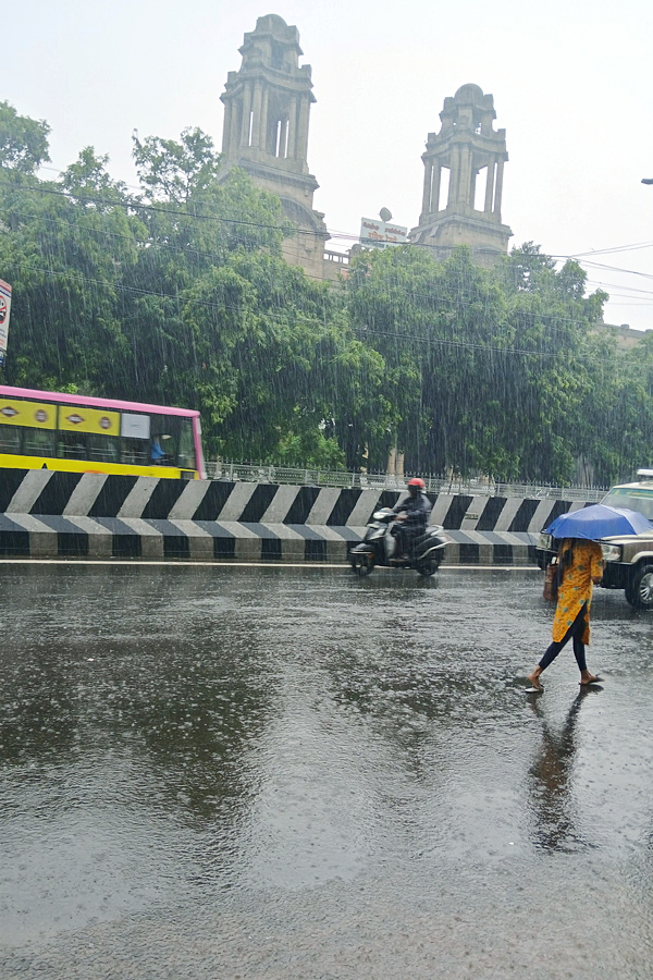 Chennai braces for heavy rainfall, several districts in Tamil Nadu Photo Gallery12