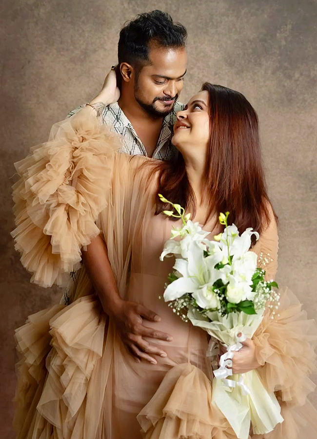 Devoleena Bhattacharjee baby bump in maternity photoshoot4