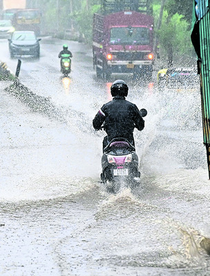 వణికిస్తున్న వర్షాలు 3