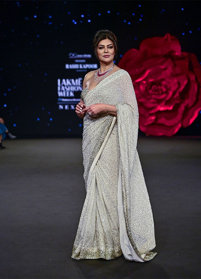 Bollywood actress in Lakme Fashion Week 2024 Photos19