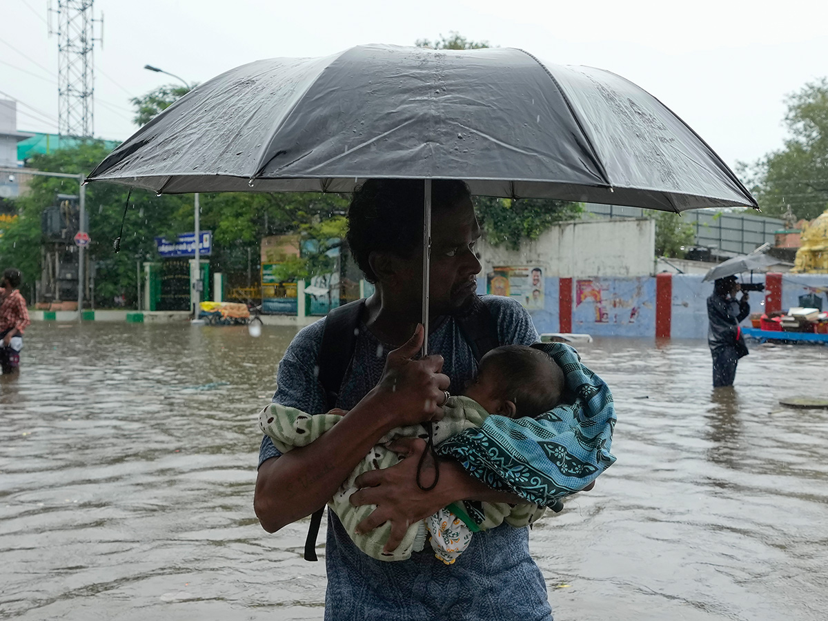 Updates : Heavy Rainfall in Bengaluru and Chennai Photos10