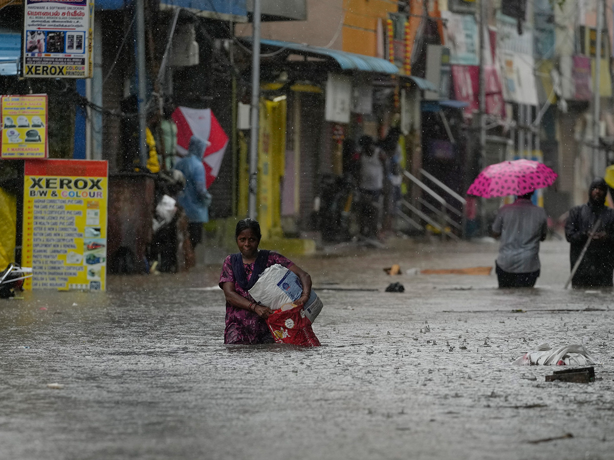 Updates : Heavy Rainfall in Bengaluru and Chennai Photos13