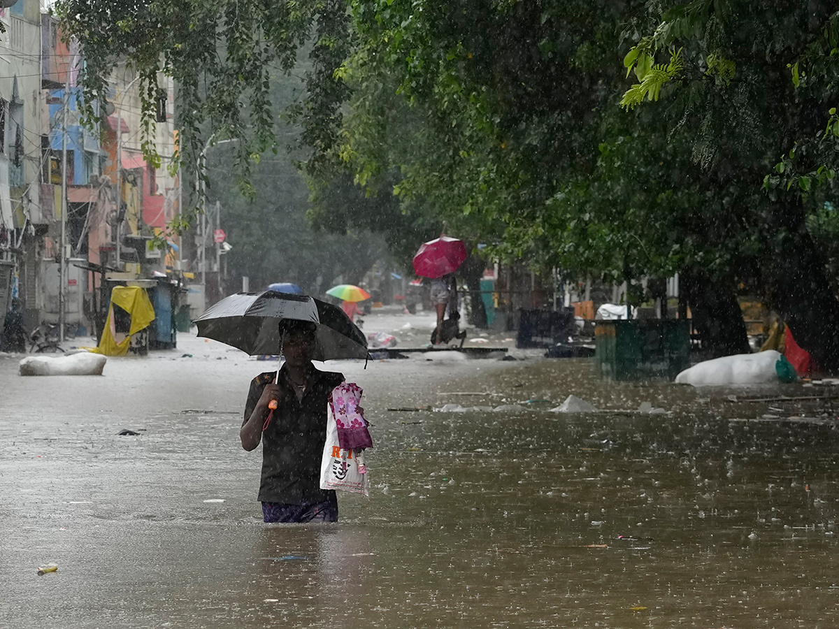 Updates : Heavy Rainfall in Bengaluru and Chennai Photos14