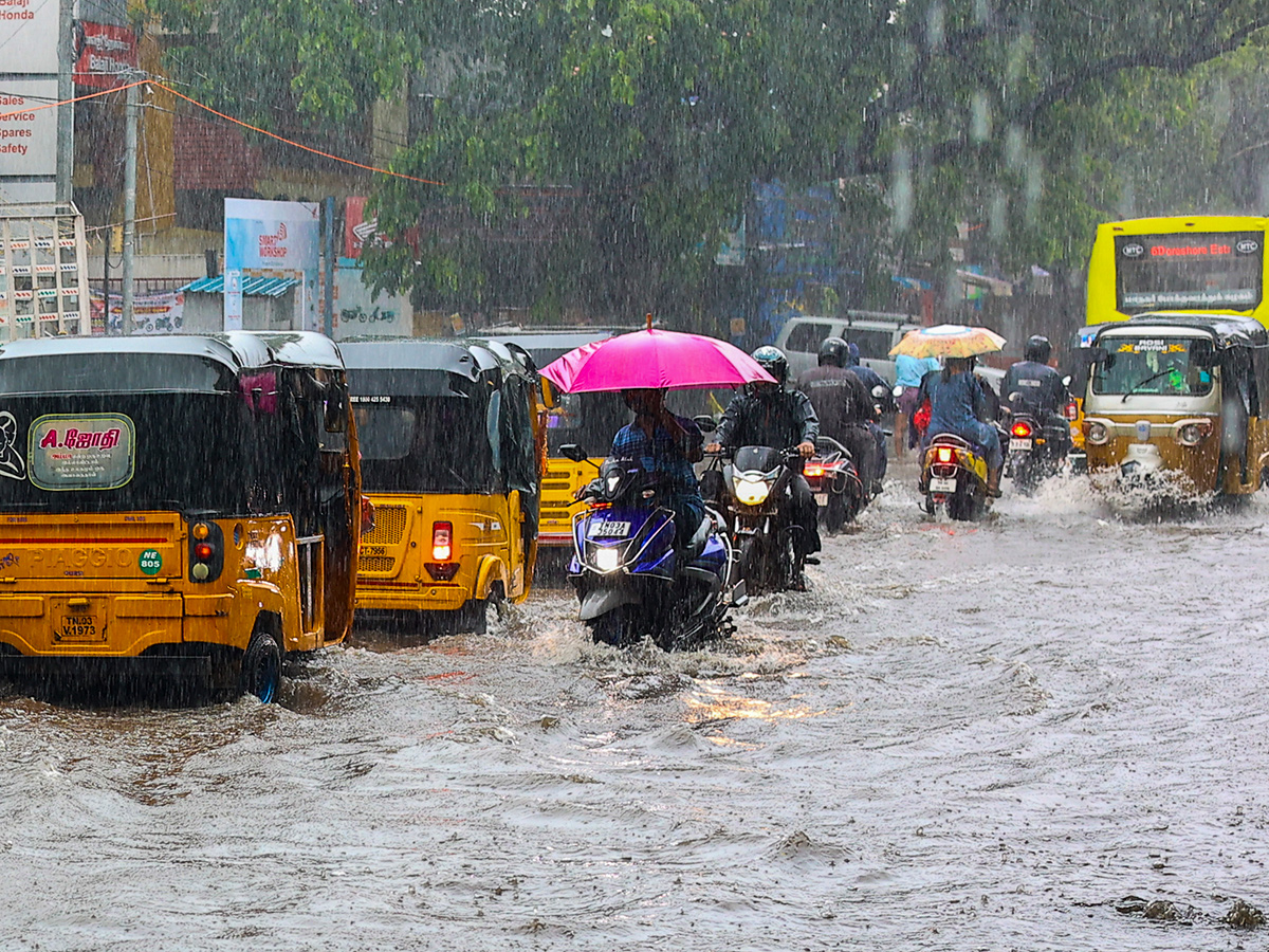 Updates : Heavy Rainfall in Bengaluru and Chennai Photos15