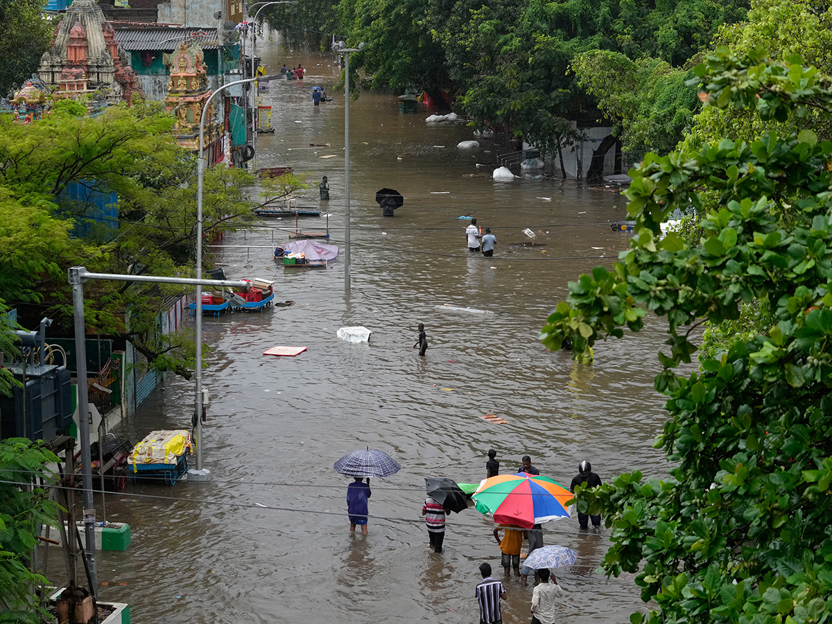 Updates : Heavy Rainfall in Bengaluru and Chennai Photos17