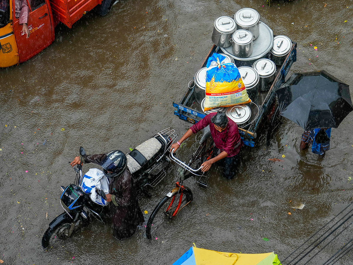 Updates : Heavy Rainfall in Bengaluru and Chennai Photos24