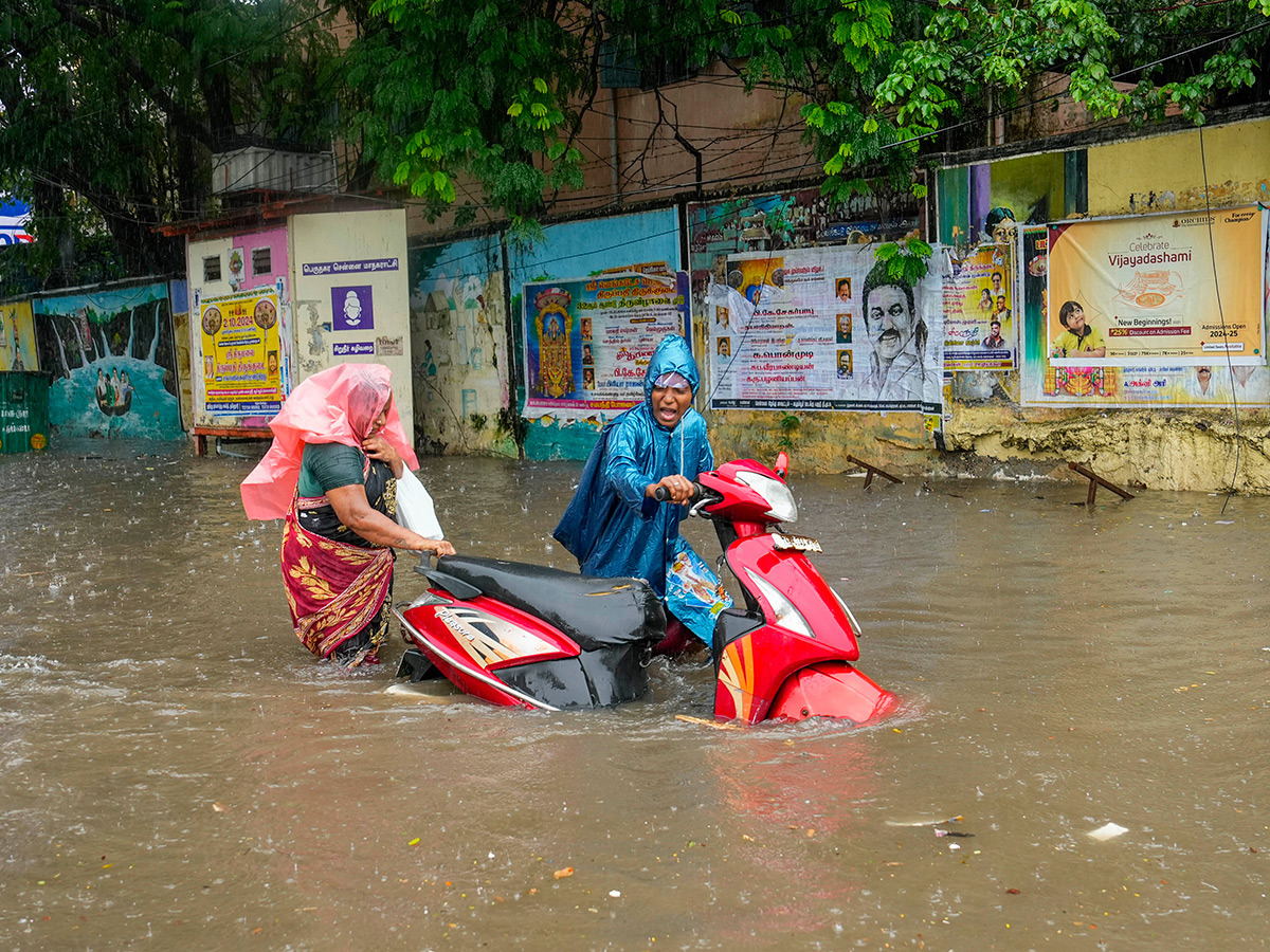 Updates : Heavy Rainfall in Bengaluru and Chennai Photos30