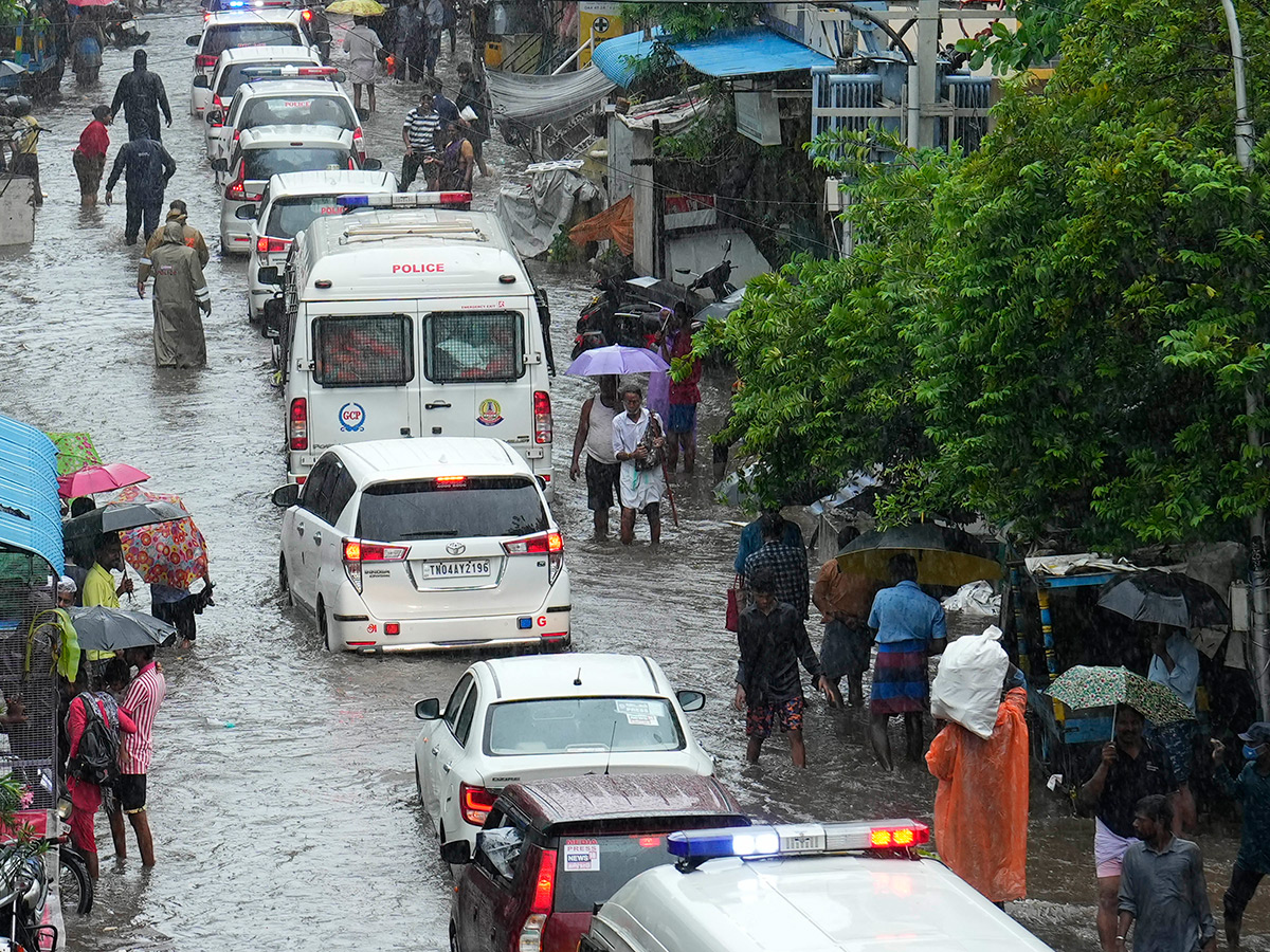 Updates : Heavy Rainfall in Bengaluru and Chennai Photos32