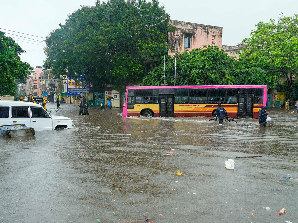 Updates : Heavy Rainfall in Bengaluru and Chennai Photos34