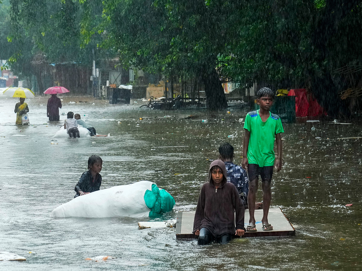 Updates : Heavy Rainfall in Bengaluru and Chennai Photos36