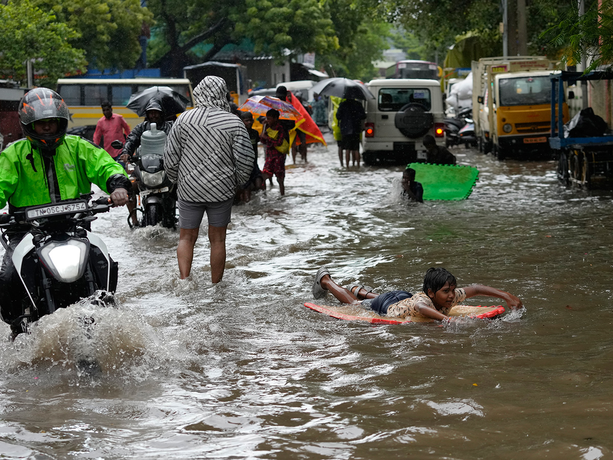 Updates : Heavy Rainfall in Bengaluru and Chennai Photos4