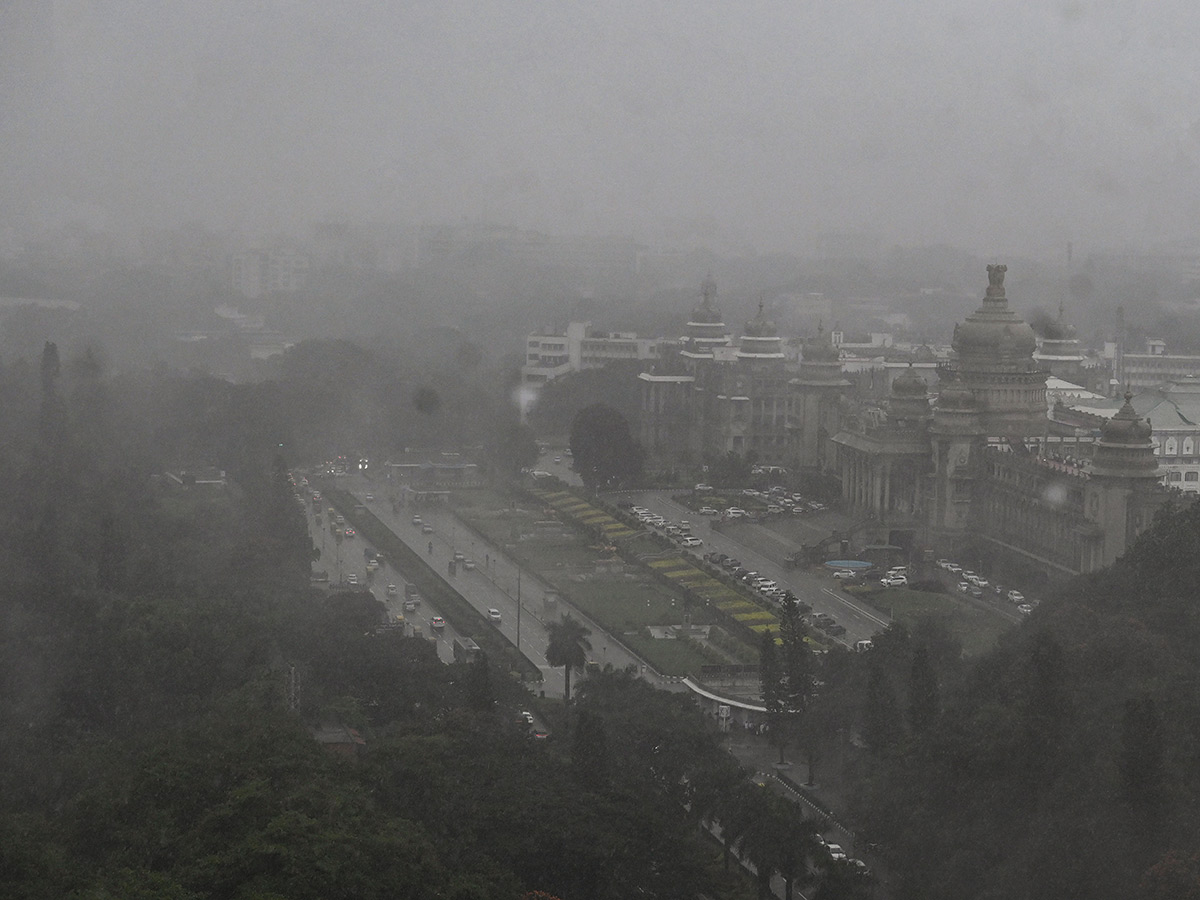 Updates : Heavy Rainfall in Bengaluru and Chennai Photos43