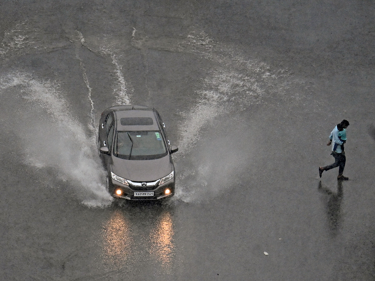 Updates : Heavy Rainfall in Bengaluru and Chennai Photos45