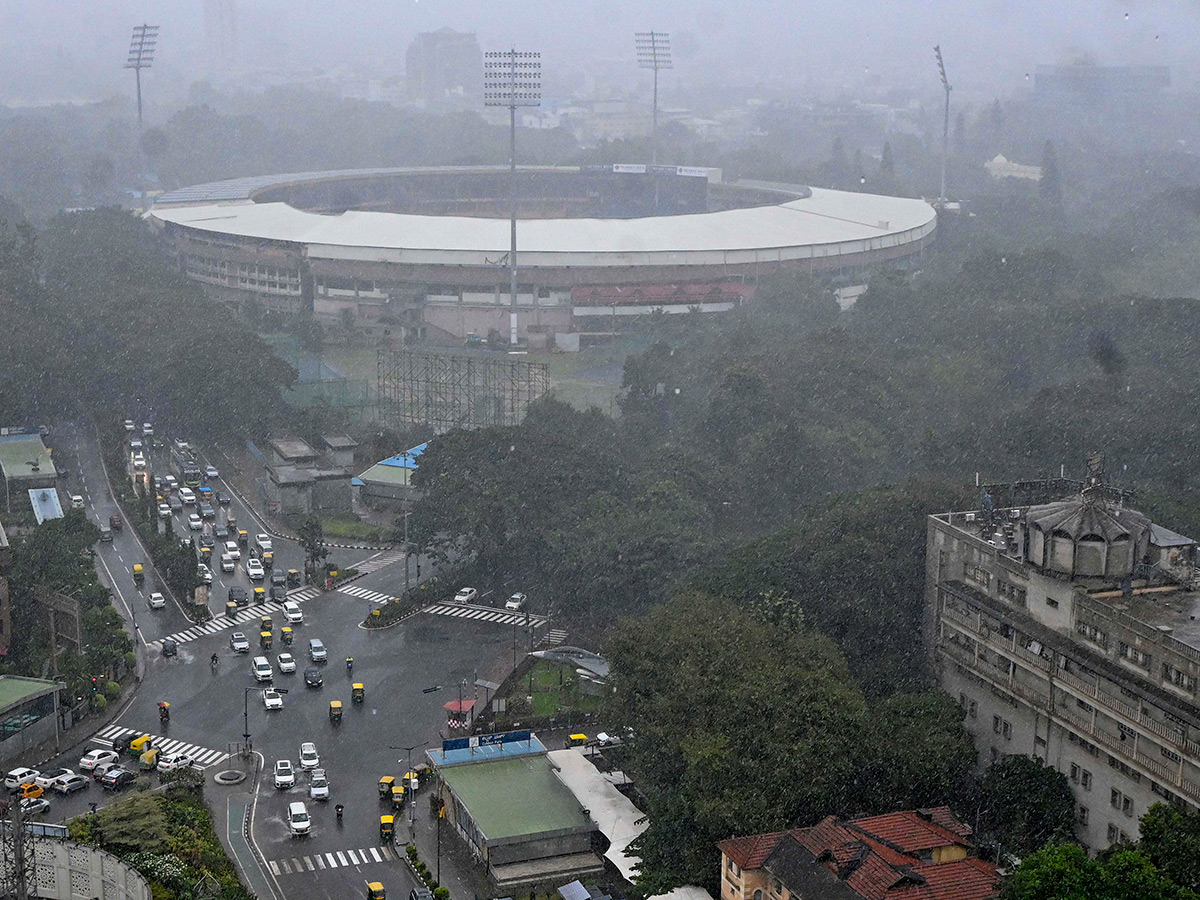 Updates : Heavy Rainfall in Bengaluru and Chennai Photos46