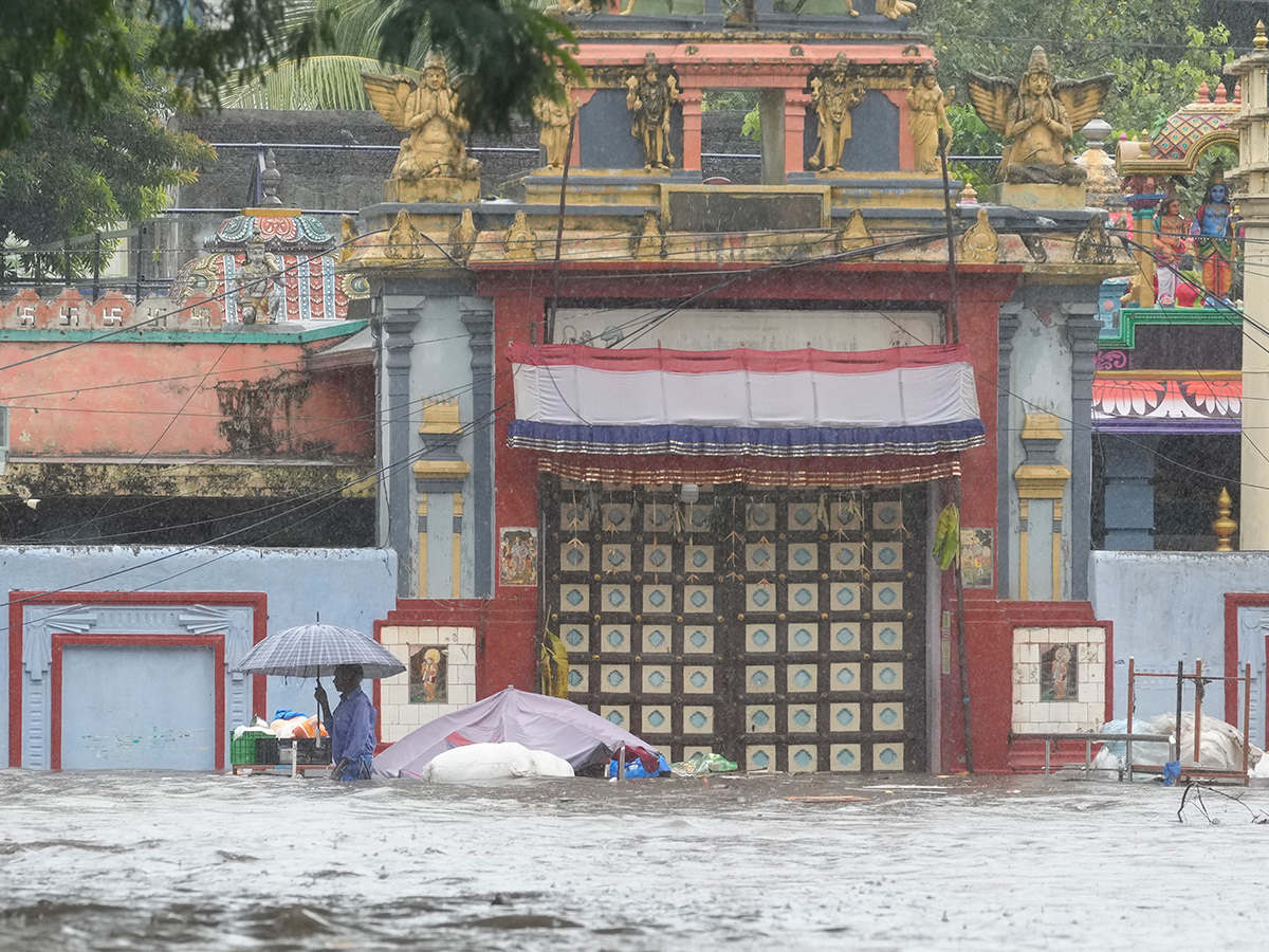 Updates : Heavy Rainfall in Bengaluru and Chennai Photos5