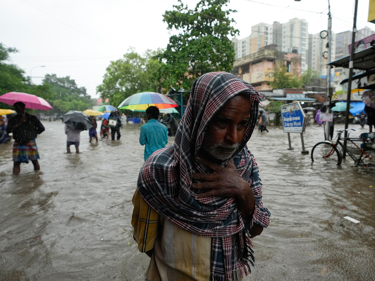 Updates : Heavy Rainfall in Bengaluru and Chennai Photos6