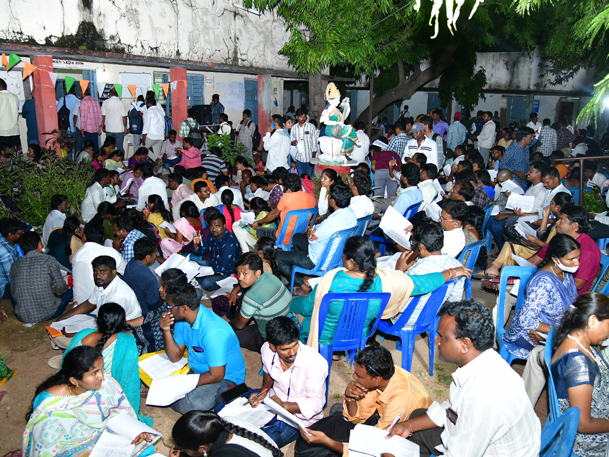 Nalgonda DSC Teachers Running At Offices To Join For Jobs20