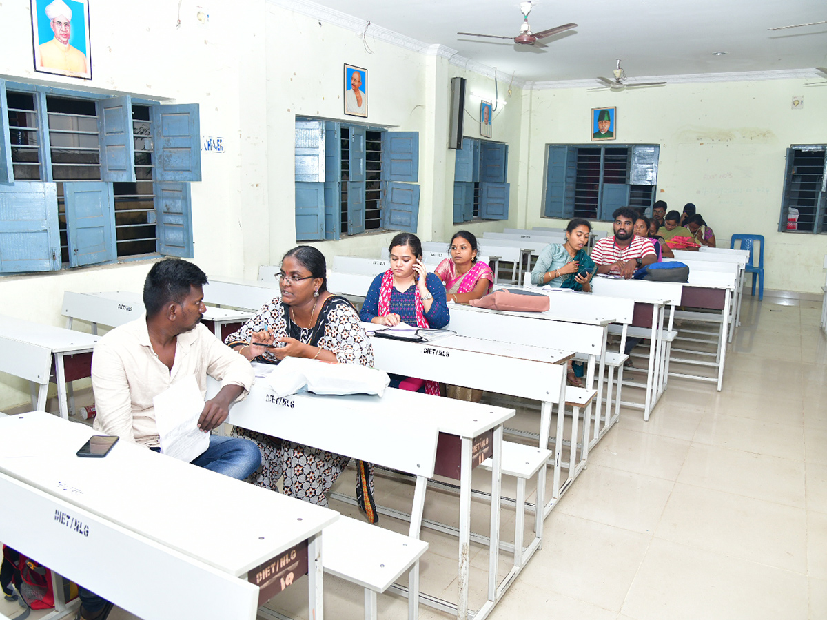 Nalgonda DSC Teachers Running At Offices To Join For Jobs22