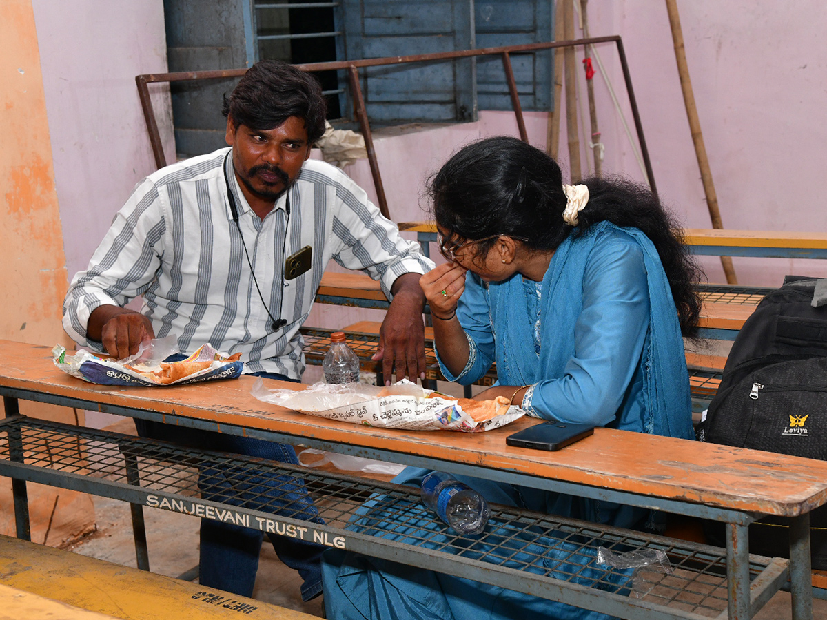 Nalgonda DSC Teachers Running At Offices To Join For Jobs23