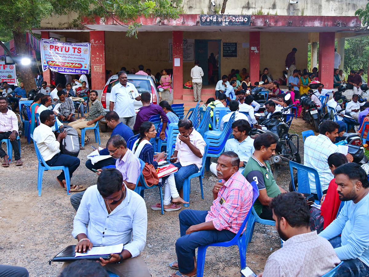 Nalgonda DSC Teachers Running At Offices To Join For Jobs28