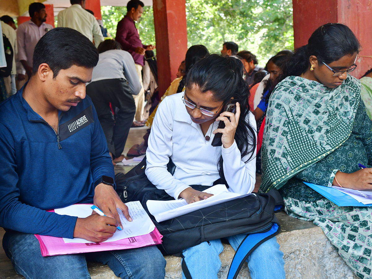 Nalgonda DSC Teachers Running At Offices To Join For Jobs5