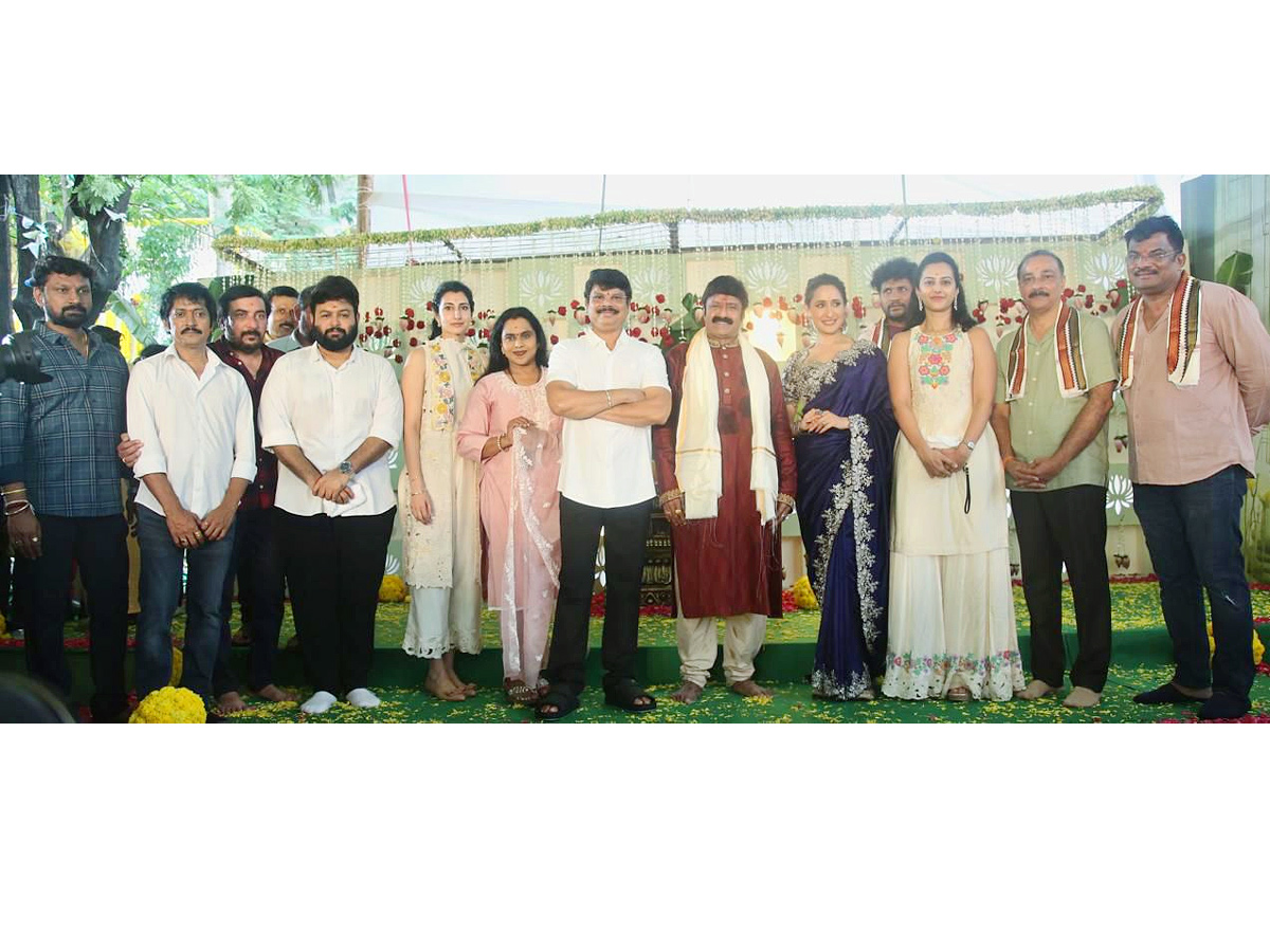 Nandamuri Balakrishna And Daughters akhanda 2 pooja ceremony Photos 2