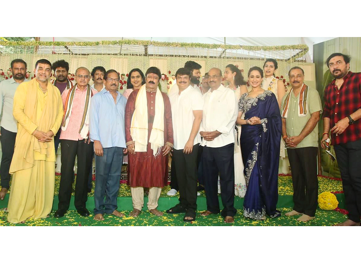 Nandamuri Balakrishna And Daughters akhanda 2 pooja ceremony Photos 3