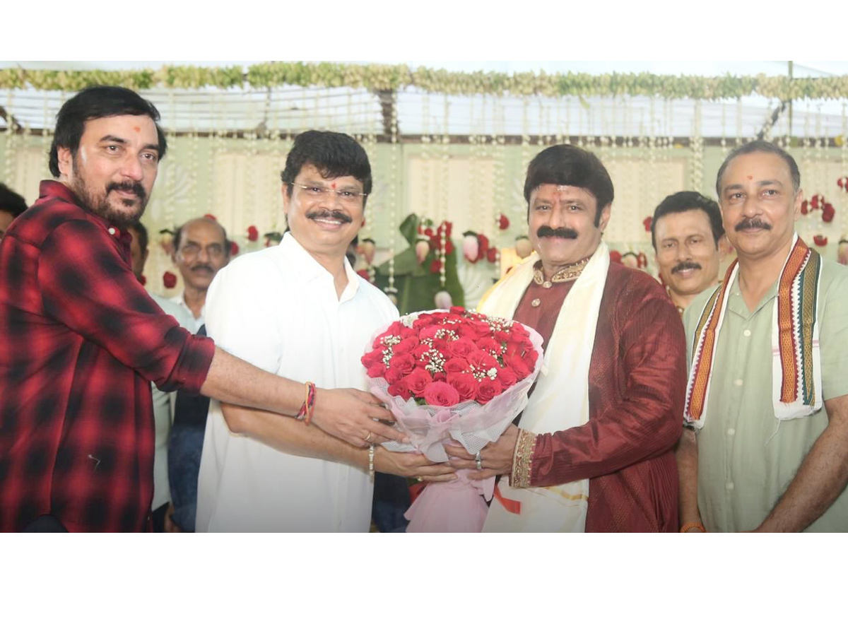 Nandamuri Balakrishna And Daughters akhanda 2 pooja ceremony Photos 5